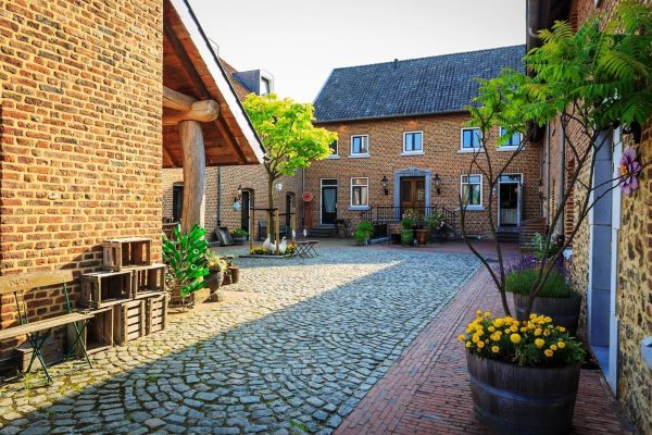 cover_Binnenplaats_Auberge_de_Smockelaer